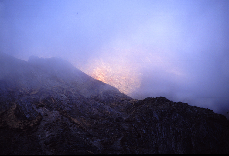 MORNING FOG AND SUN RAYS IN DOLPO