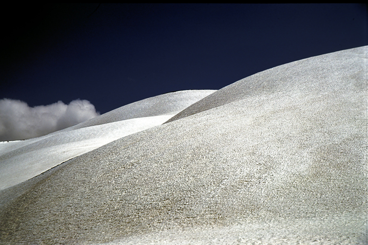 SNOW ON A WAY TUKCHEN LA PASS